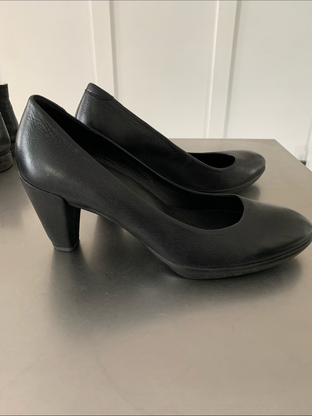 Ecco Brand Leather Pumps Heels- Size 39-New without box